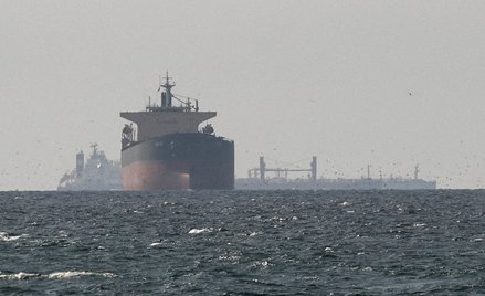 Statki towarowe w Zatoce Perskiej, w pobliżu Cieśniny Ormuz, widziane z północnej części Ras al-Chaj