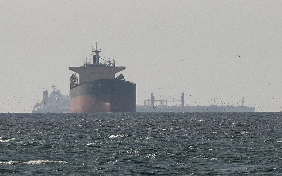 Statki towarowe w Zatoce Perskiej, w pobliżu Cieśniny Ormuz, widziane z północnej części Ras al-Chaj