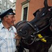 Dorożkarz Krzysztof Szczepański swoje konie traktuje jak dzieci