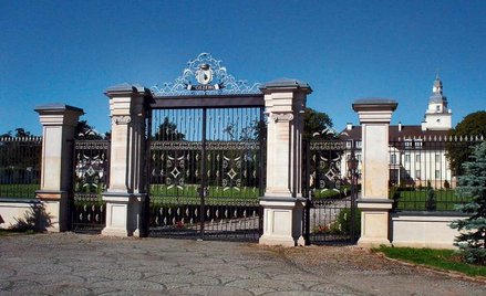 Pałac w Koszewie został wzniesiony w latach 1914–1916 na zlecenie rodziny Deidler w stylu eklektyczn