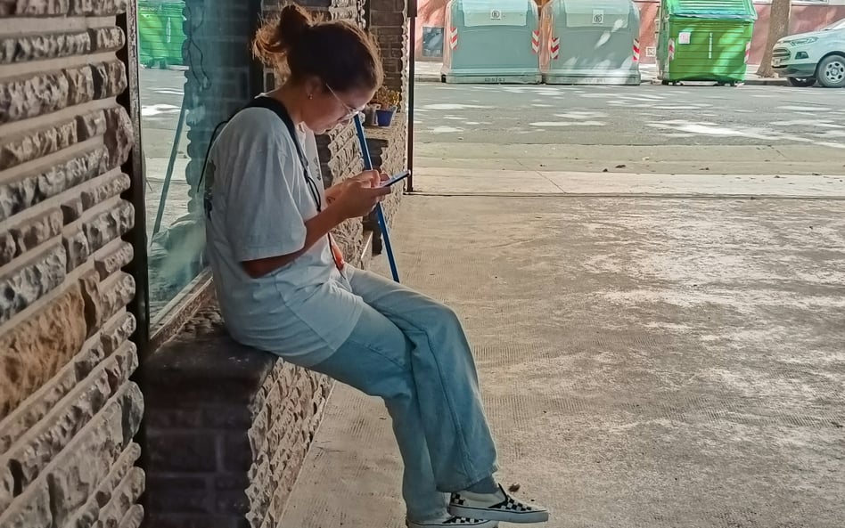 Słowo „appstynencja” to zlepek dwóch słów: „app”, oznaczającego aplikację na smartfona i oczywiście 