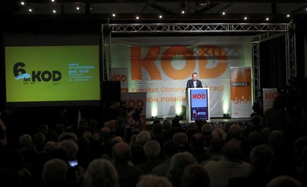 Przewodniczący PO Donald Tusk podczas konwencji Komitetu Obrony Demokracji