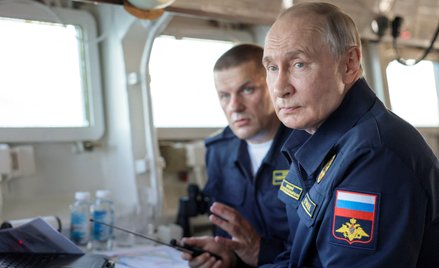 Władimir Putin na pokładzie rosyjskiego krążownika rakietowego Wariag