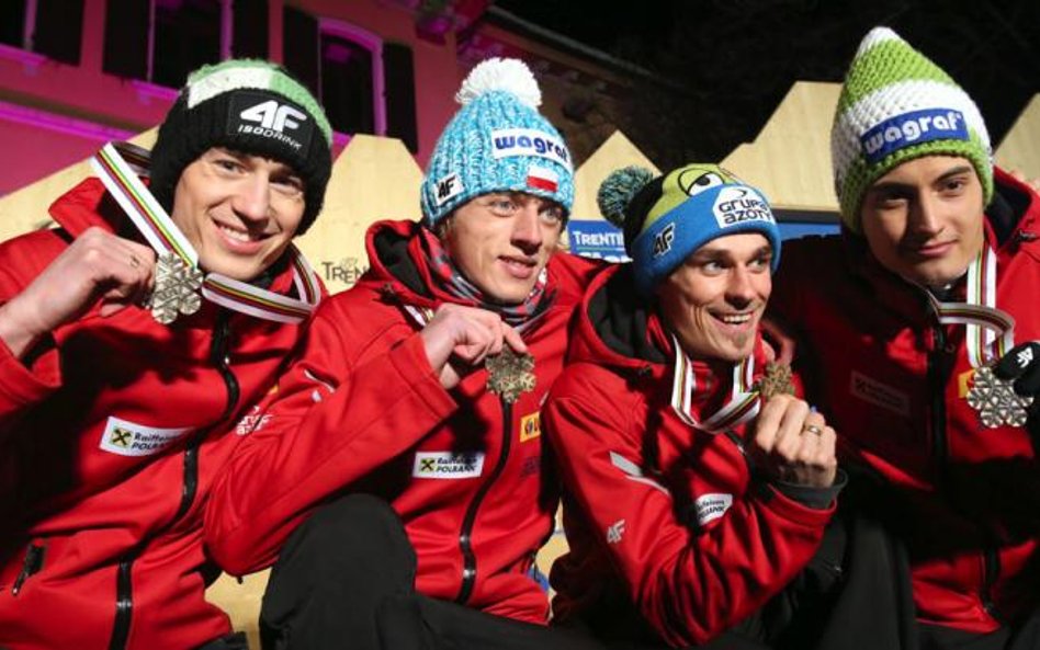 Kamil Stoch, Dawid Kubacki, Piotr Żyła i Maciej Kot – ta czwórka w roku 2013 zdobyła brązowe medale 