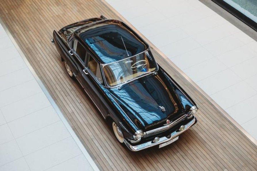 Na tych ujęciach Wołga przypomina tzw. resoraka, ale to limuzyna „pełną gębą”.