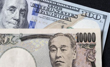 Dolar nieco słabszy, ale jen i lira żyją swoim życiem