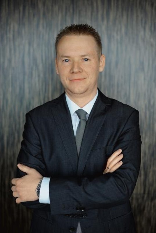 Michał Fidelus, analityk Vestor DM (od lewej), zwraca uwagę na Pekao. Faworytem Macieja Bobrowskiego