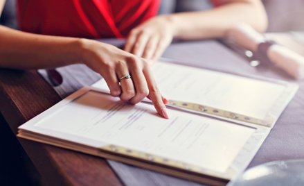 Dobre restauracje przykładają wagę do szaty graficznej oraz estetyki kart menu oferowanych gościom.