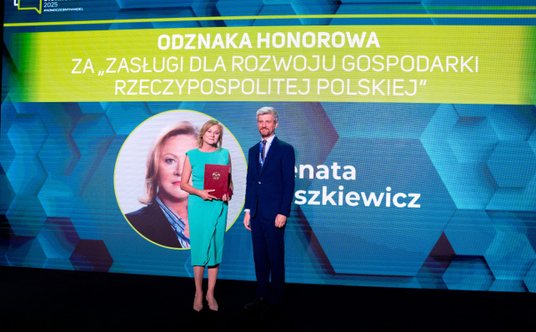 Renata Juszkiewicz, prezes POHiD, za wieloletnią pracę na rzecz handlu otrzymała Odznakę Honorową „Z
