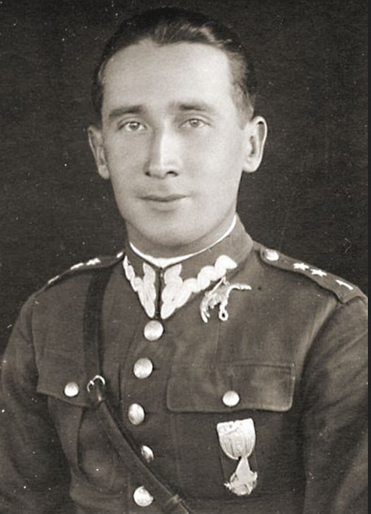 Roman Czerniawski (1910–1985) w mundurze porucznika. Zdjęcie wykonano w latach 30. XX w.