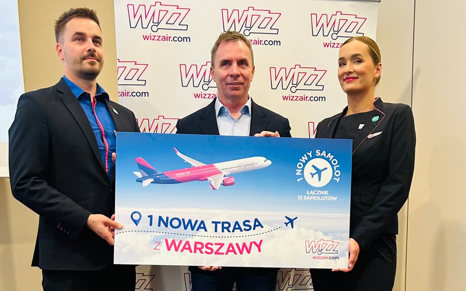 Jozsef Varadi, prezes Wizz Air (w środku)