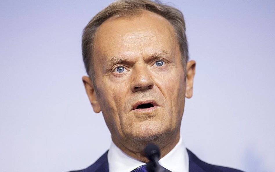 Tusk pozywa Jakiego na 30 tys. zł za wpis na Facebooku. Wiceminister: Szopka medialna