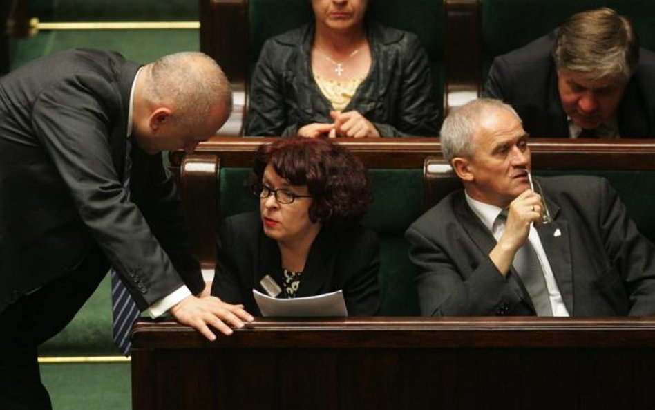 Elżbieta Kruk z PiS (u dołu) ostro krytykowała sposób prowadzenia debaty nad ustawą medialną