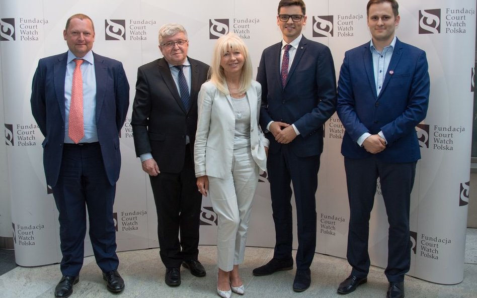 Jury finałowe: (od lewej) Mec. Jarosław Iwanicki z Kancelarii Allen & Overy, SNSA prof. ALK dr hab. 