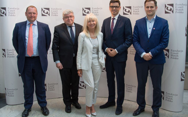 Jury finałowe: (od lewej) Mec. Jarosław Iwanicki z Kancelarii Allen & Overy, SNSA prof. ALK dr hab. 