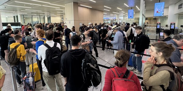 European air chaos: airlines, airports and controllers trade blame