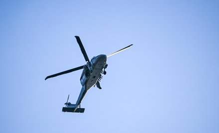 Policyjny S-70i Black Hawk w locie