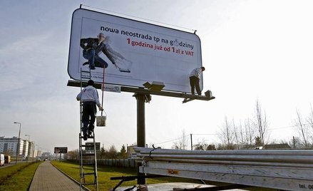 Billboard z reklamą