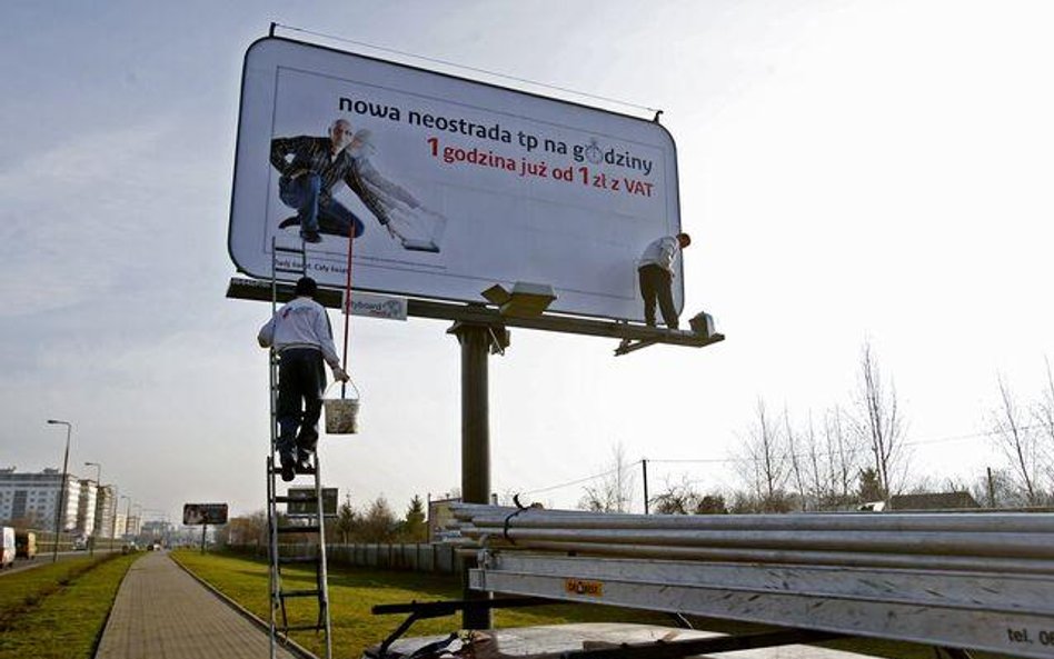 Billboard z reklamą