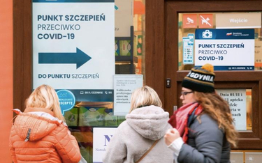 Polacy ankietowani przez IBRiS nie chcą, by szczepienia przeciwko Covid-19 były obowiązkowe