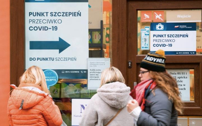 Polacy ankietowani przez IBRiS nie chcą, by szczepienia przeciwko Covid-19 były obowiązkowe
