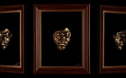 Maski Artura Kalińskiego prezentowane w Gold Light Gallery w New Hope. Na zdjęciu: Courage in spite 