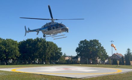Policyjne śmigłowce transportują organy do przeszczepienia.