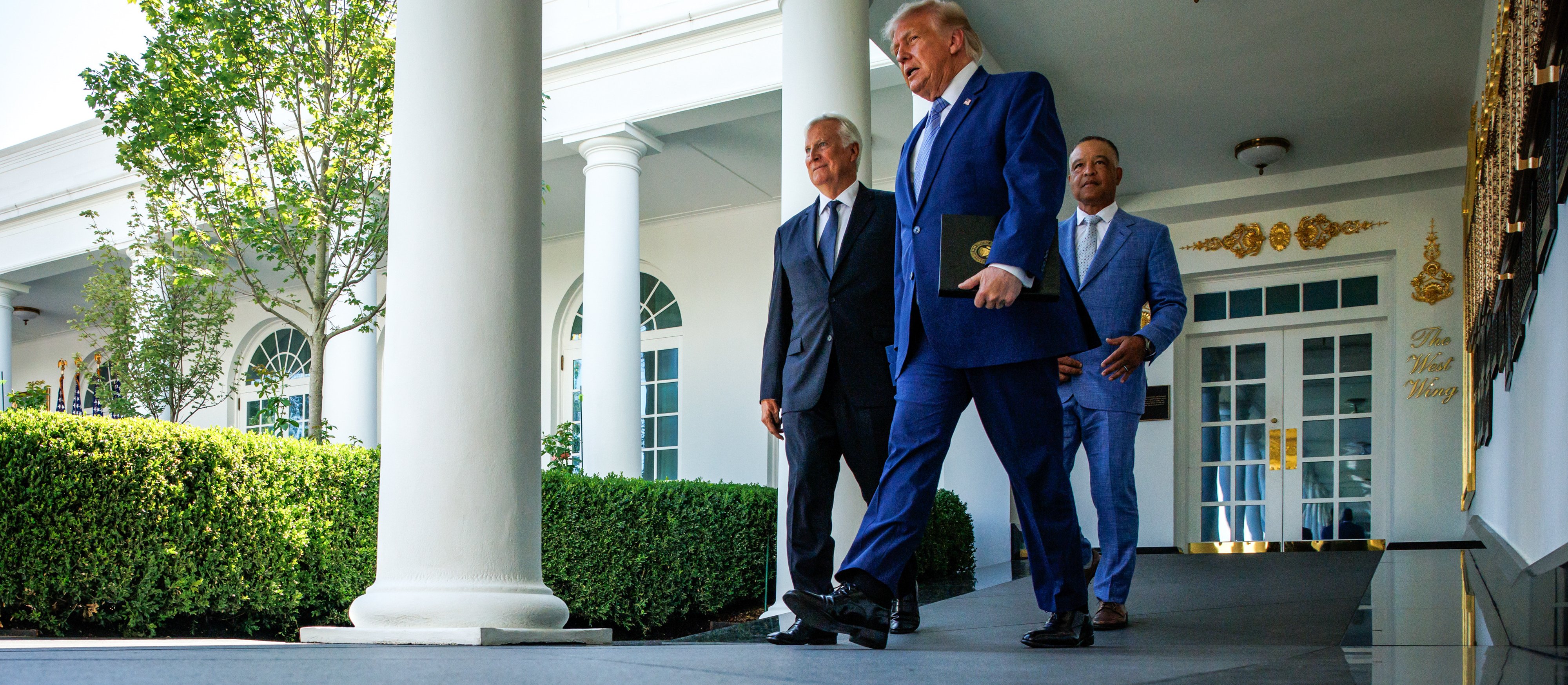 Trump nakłada nowe cła na kilkadziesiąt krajów. Wątpliwa podstawa prawna