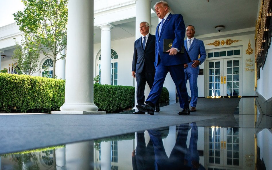 Trump nakłada nowe cła na kilkadziesiąt krajów. Wątpliwa podstawa prawna