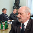 Miller: To naturalne, że ekspertyzy się różnią. Macierewicz: Miller poświadczył nieprawdę