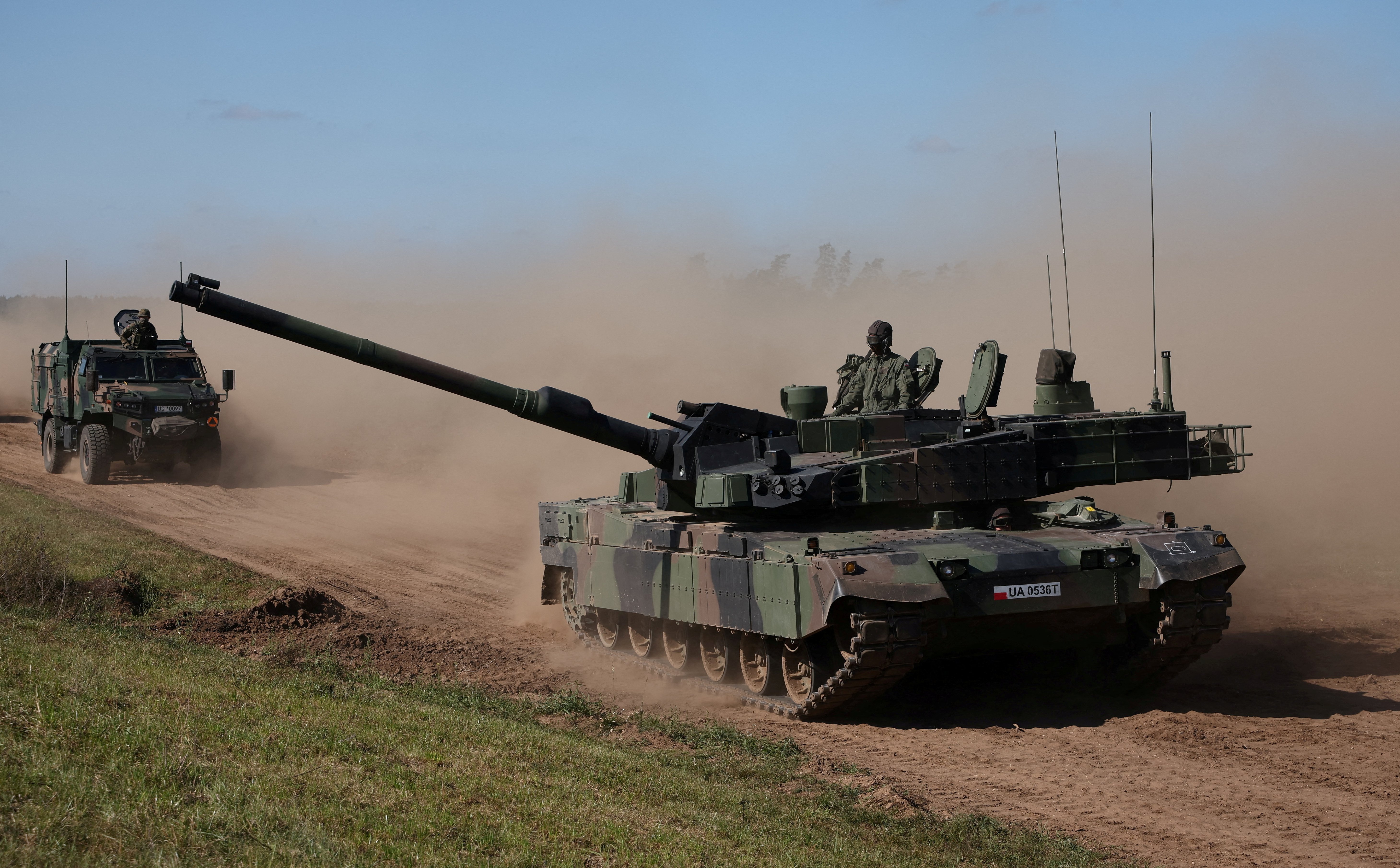 Marek Kutarba: NATO chce wydawać biliony dolarów na obronność. Nie wszystkie pieniądze pójdą jednak na czołgi, samoloty i rakiety