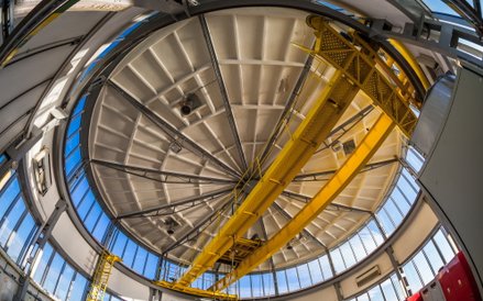 Znajdująca się pod sufitem hali głównej suwnica ewakuacji pomp zatapialnych.