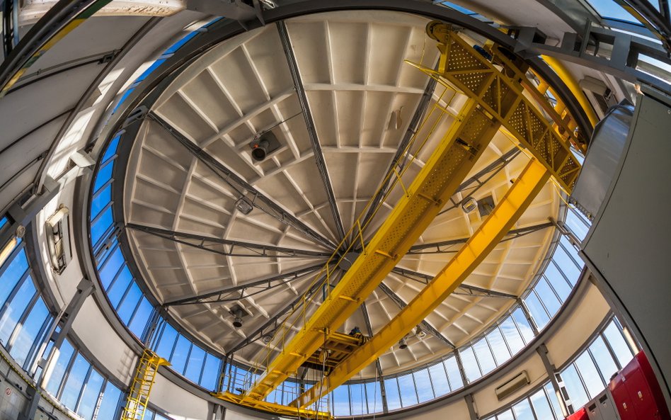 Znajdująca się pod sufitem hali głównej suwnica ewakuacji pomp zatapialnych.