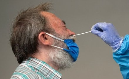 Test na Covid kosztem firmy. Nawet gdy bada nieetatowców