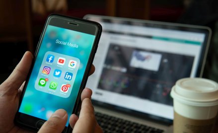 Rząd sięga po wsparcie influencerów. Do czego są mu potrzebni?