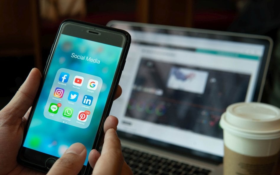 Rząd sięga po wsparcie influencerów. Do czego są mu potrzebni?