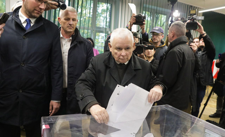 Jarosław Kaczyński głosuje
