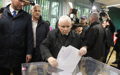 Jarosław Kaczyński głosuje