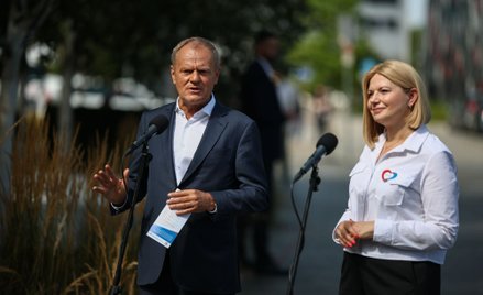 Podczas konferencji prasowej w Krakowie premier Donald Tusk udzielił poparcia senator KO Monice Piąt