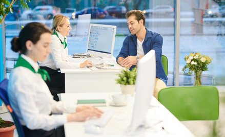 Inflacja na pewno przyspieszy. Polacy oszczędzają i na razie realnie zyskują