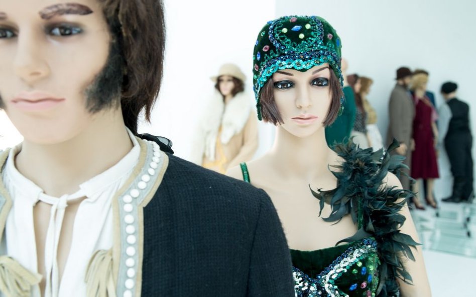 Wystawa przekracza bariery czasu. Z „Rękopisu znalezionego w Saragossie” trafiamy w rewiowy świat la