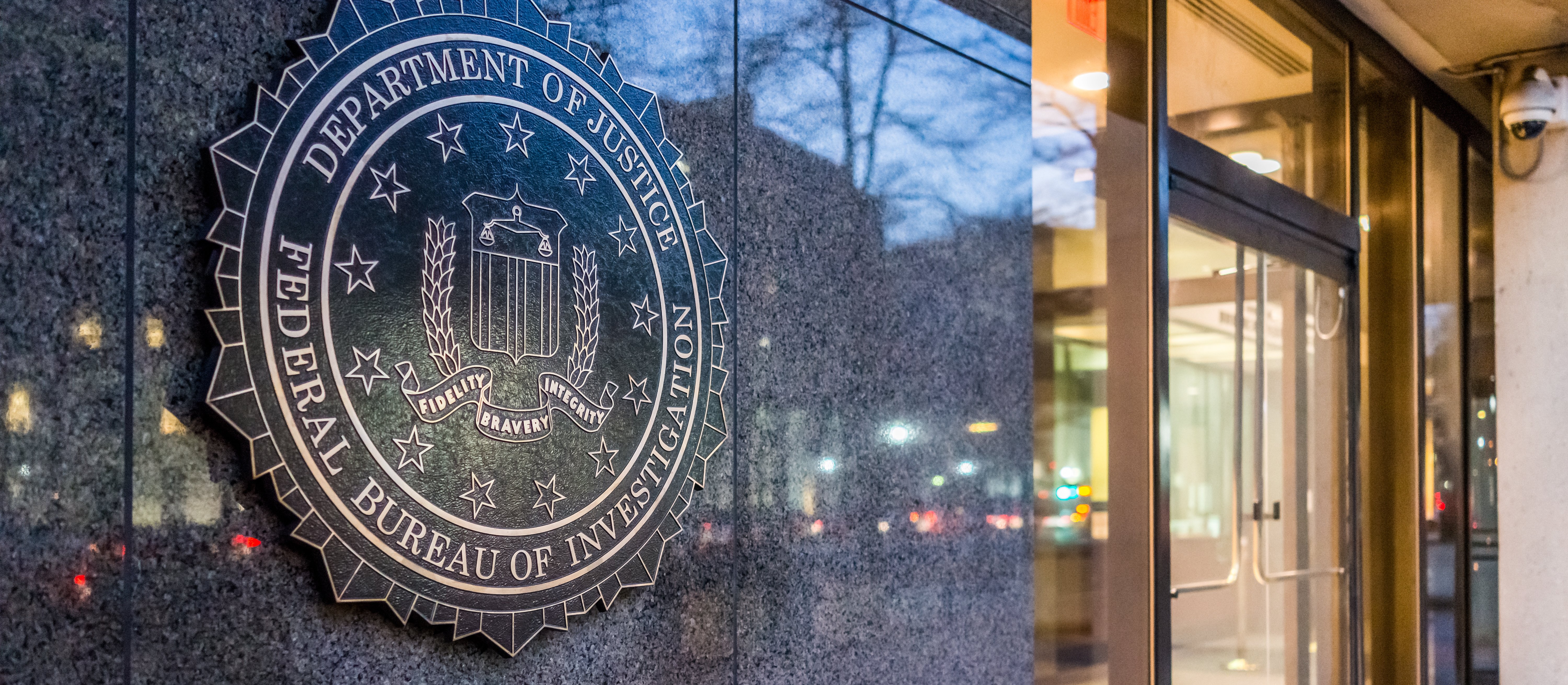Atak na siedzibę FBI w Nowym Jorku. Sprawca miał broń i fajerwerki