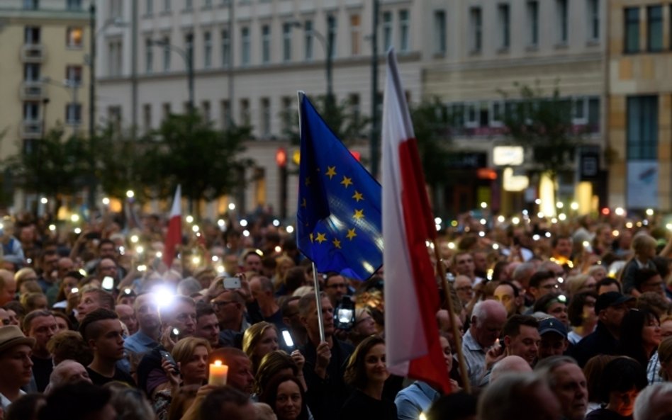 AP: Protesty przeciwko populistycznemu PiS