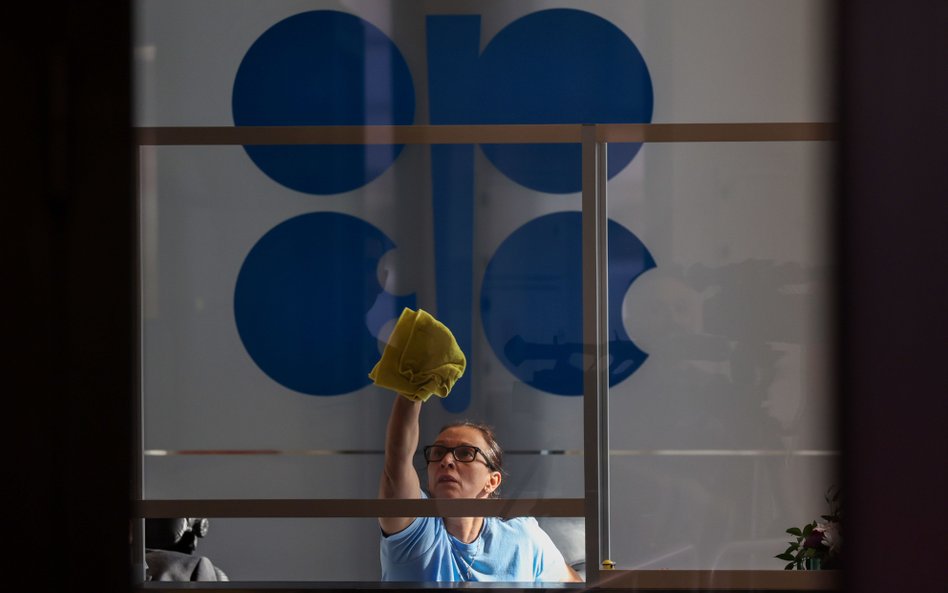 OPEC+ znów podbija ceny ropy naftowej