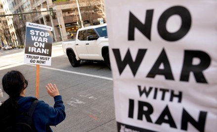 Od kiedy USA rozpoczęły wojnę z Iranem notowania prezydenta Donalda Trumpa uległy pogorszeniu.