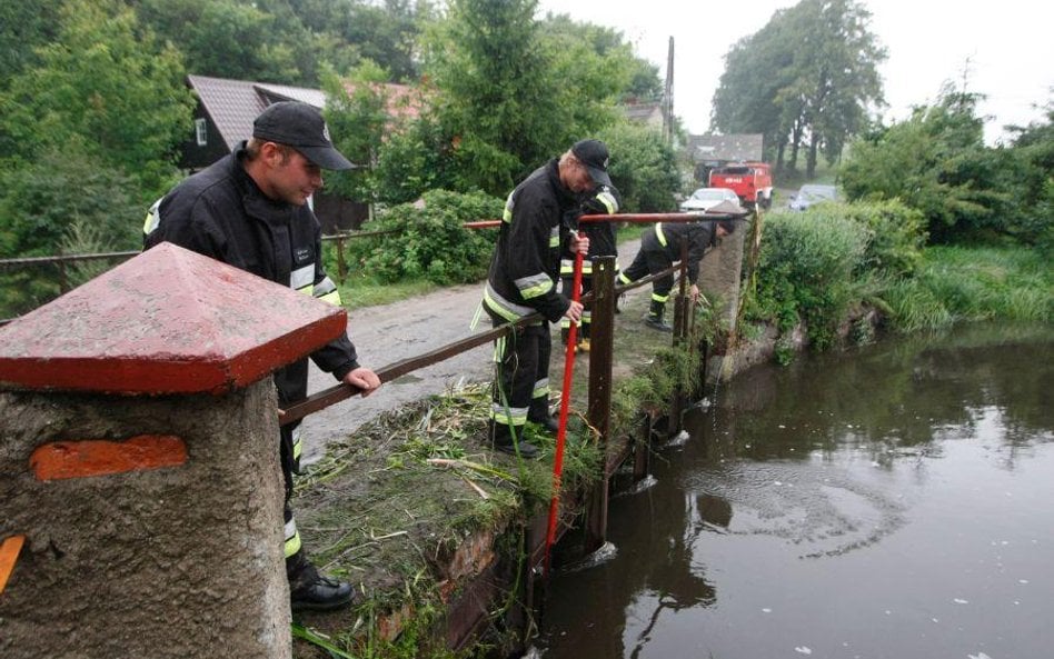 Podtopienia we wsi Gulcz w woj. wielkopolskim, lipiec 2011