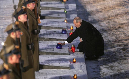 27 stycznia 2005 r. prezydent Rosji Władimir Putin na obchodach 60. rocznicy wyzwolenia obozu Auschw
