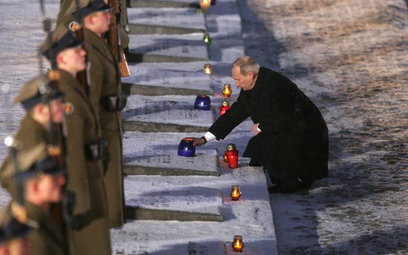 27 stycznia 2005 r. prezydent Rosji Władimir Putin na obchodach 60. rocznicy wyzwolenia obozu Auschw