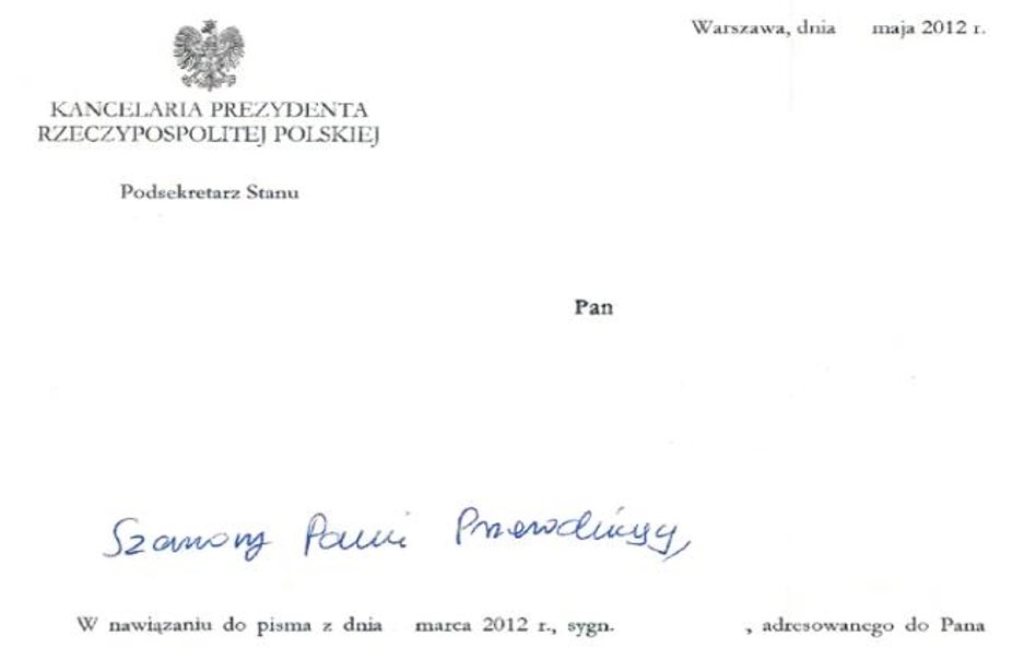 Nieprawidłowo użyte formy. Po zwrocie powitanym został wpisany przecinek, a następne zdanie błędnie 