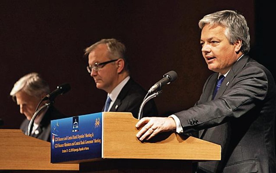 Przemawia Didier Reynders, belgijski minister finansów, Jean-Claude Trichet, szef Europejskiego Bank